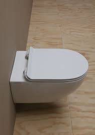Dlaczego miska WC jest lepsza od klasycznego kompaktu?