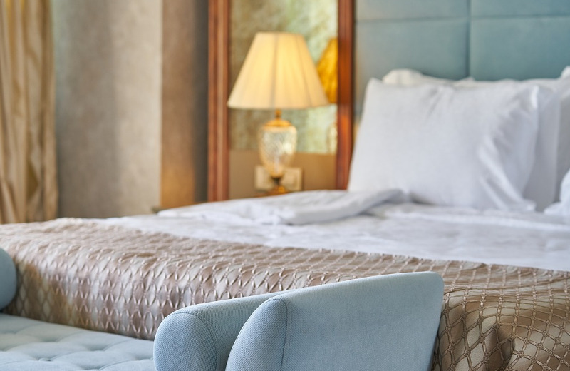 Łóżko z pojemnikiem – praktyczny i stylowo must tu have w Twojej sypialni